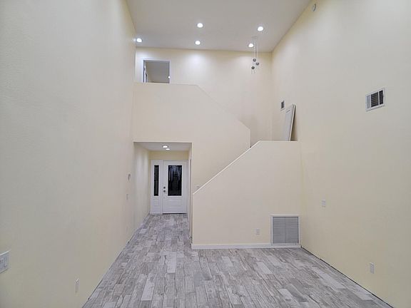 2nd image of 121 Honeywood Dr