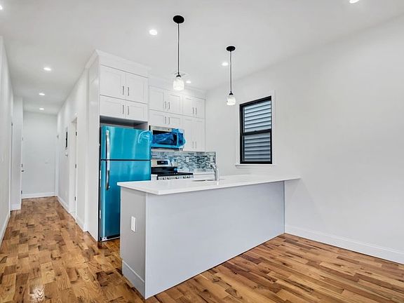 3rd image of 1842 Hunt Ave Floor 1