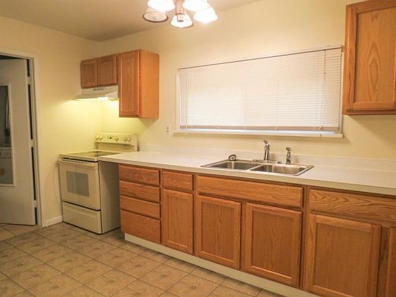 5th image of 832 Lamay Ave