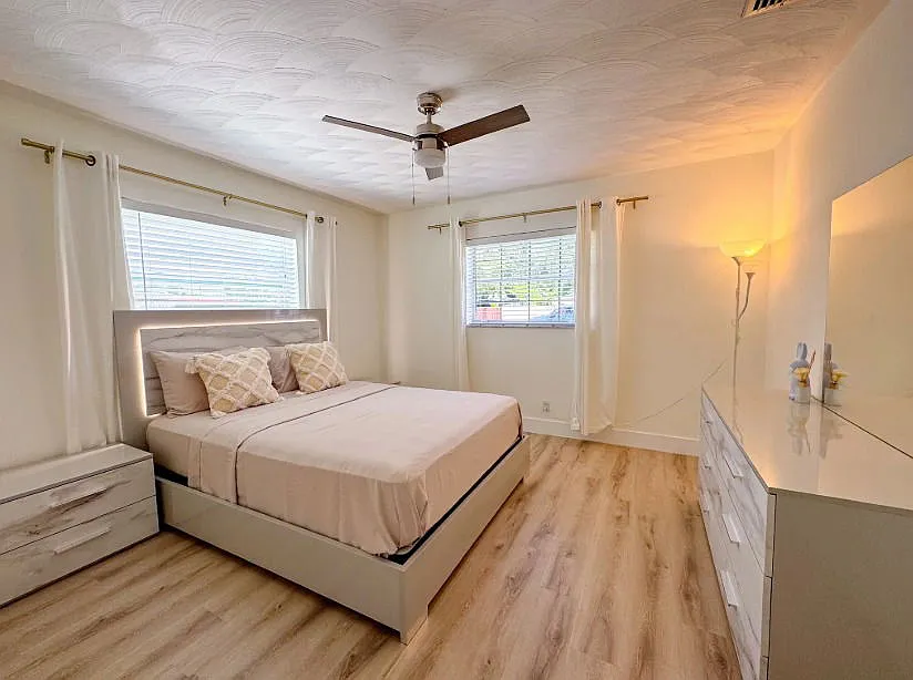 3 bed, 2.0 bath, 1300 sqft, $3,500 — Photo 4