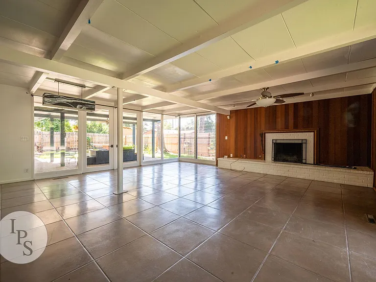 4096 N Sherman St — Photo 3