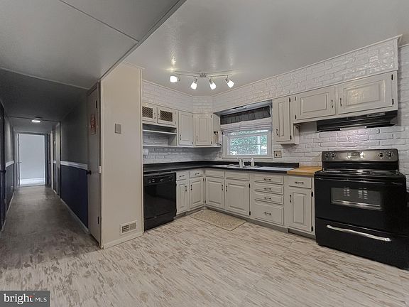 4th image of 21338 Lynn Dr