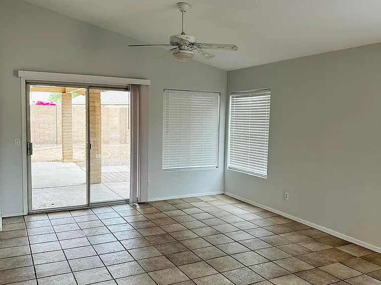 9426 W Monroe St — Photo 7