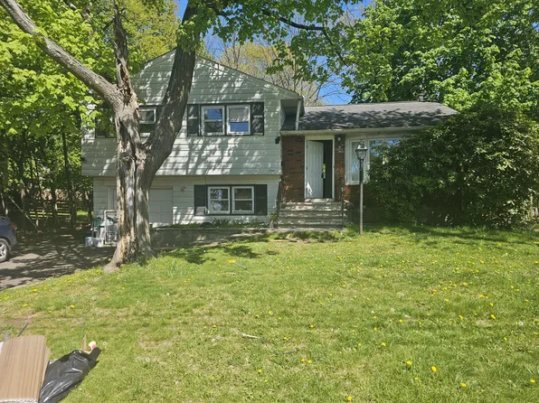 4 S Oak St, Spring Valley, NY 10977