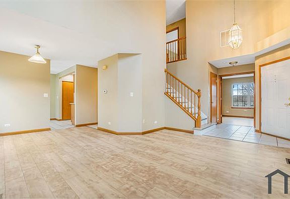 4th image of 2760 Packford Ln #1