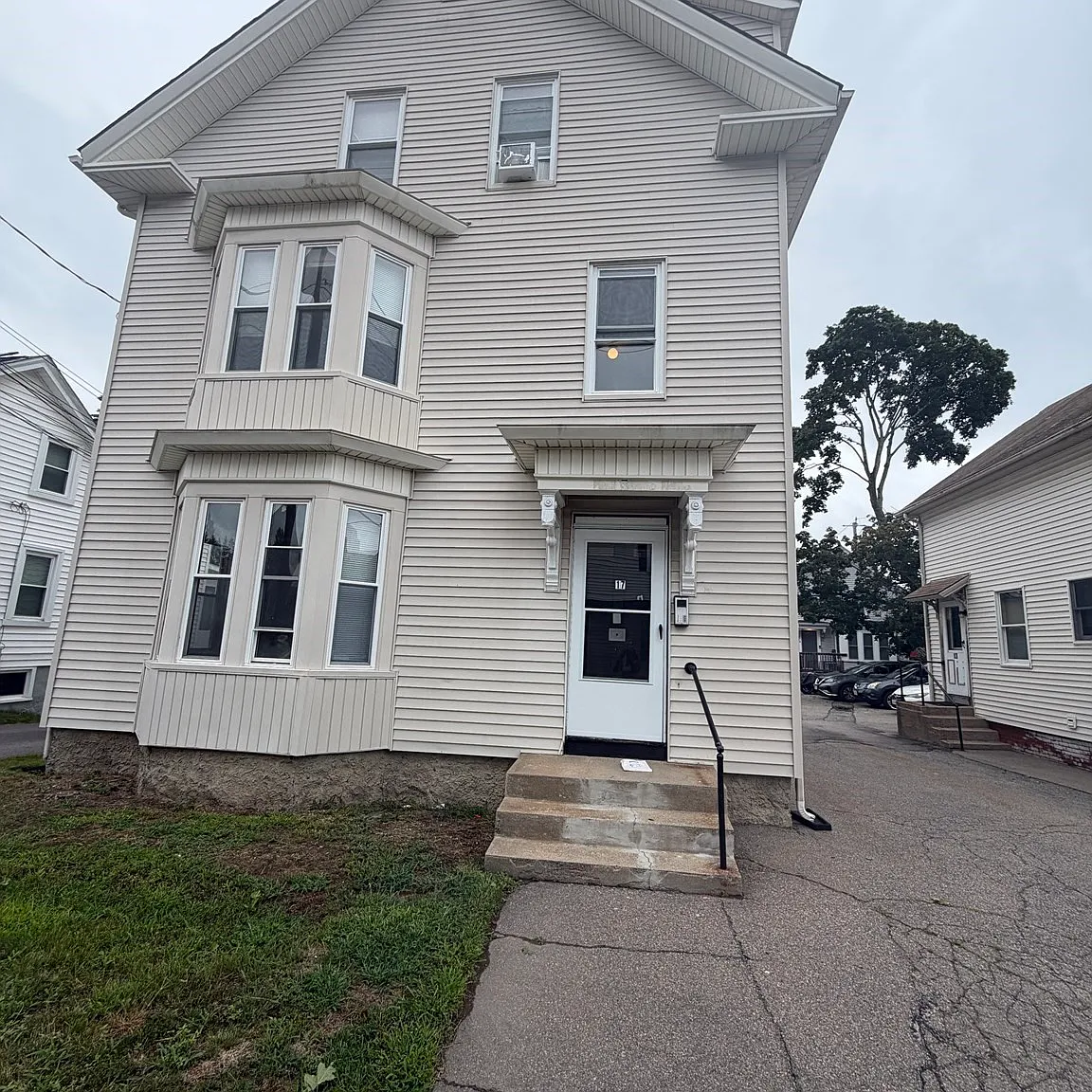 2 bed, 1.0 bath, 800 sqft, $2,000 — Photo 1