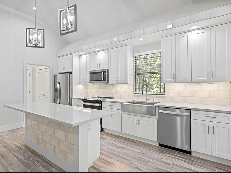16 Justin Ct — Photo 1