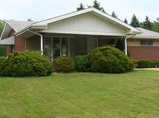 445 W Starz Rd, Gibsonia, PA 15044