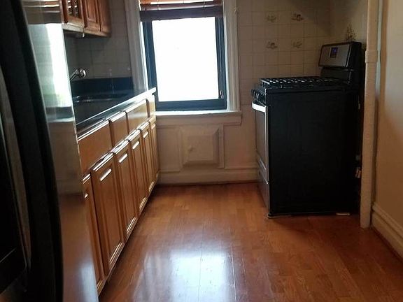 2nd image of 294 Webster Ave #4RL
