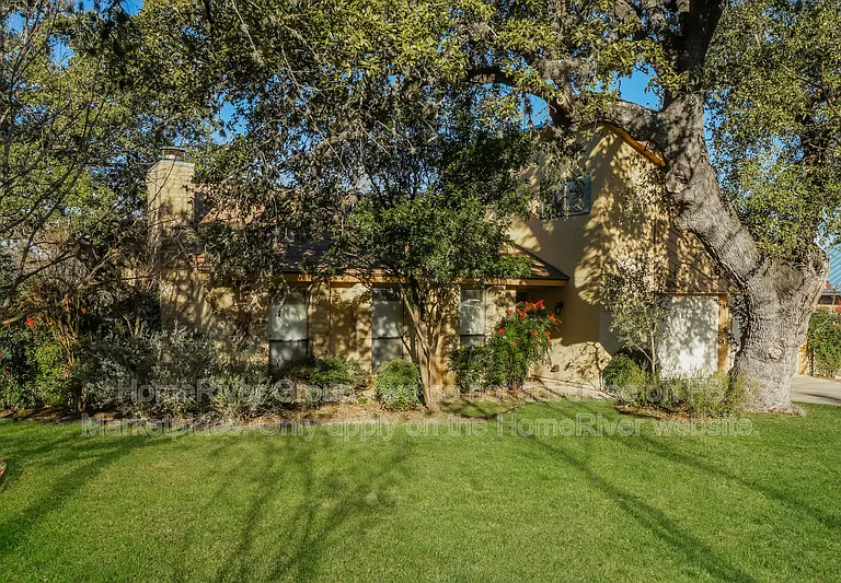 8823 Wellesley Manor Dr — Photo 13