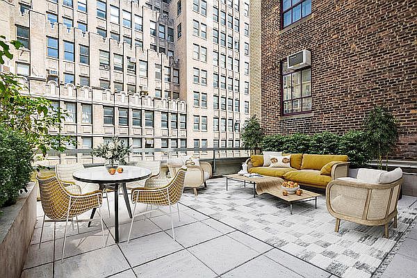 1st image of 320 W 38th St APT 1008