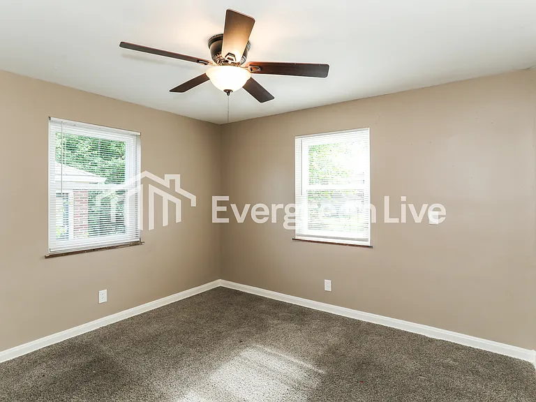 4047 Washington Ave — Photo 10