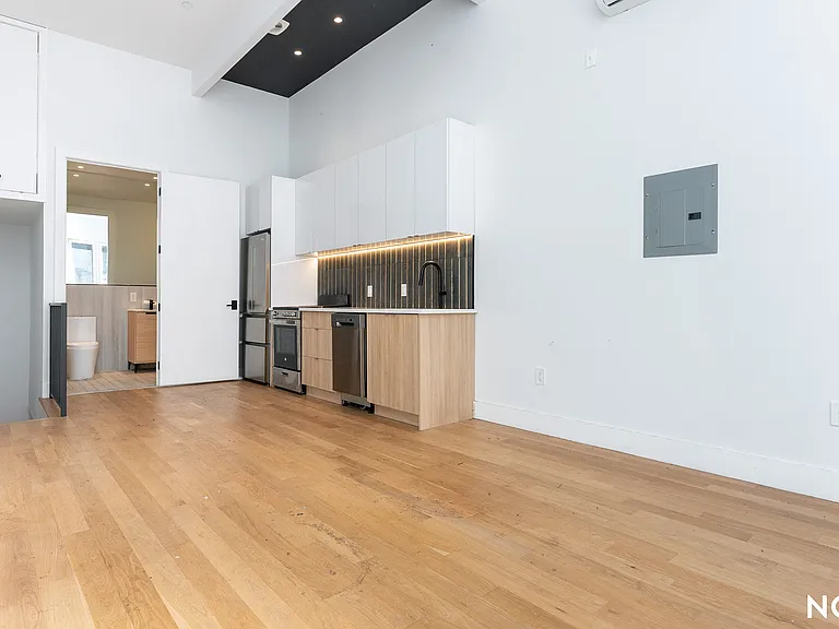 987 Bedford Ave #1F — Photo 2