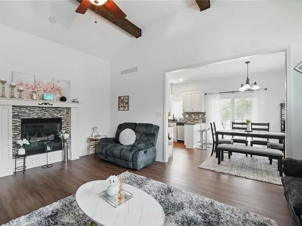 1605 NW Primrose Ln, Blue Springs, MO 64015
