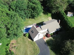 11 Applewood Dr, Quaker Hill, CT 06375