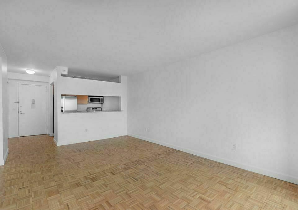 1st image of 302 E 95th St #5E
