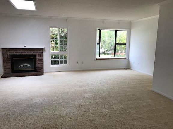 Living room - photo 2