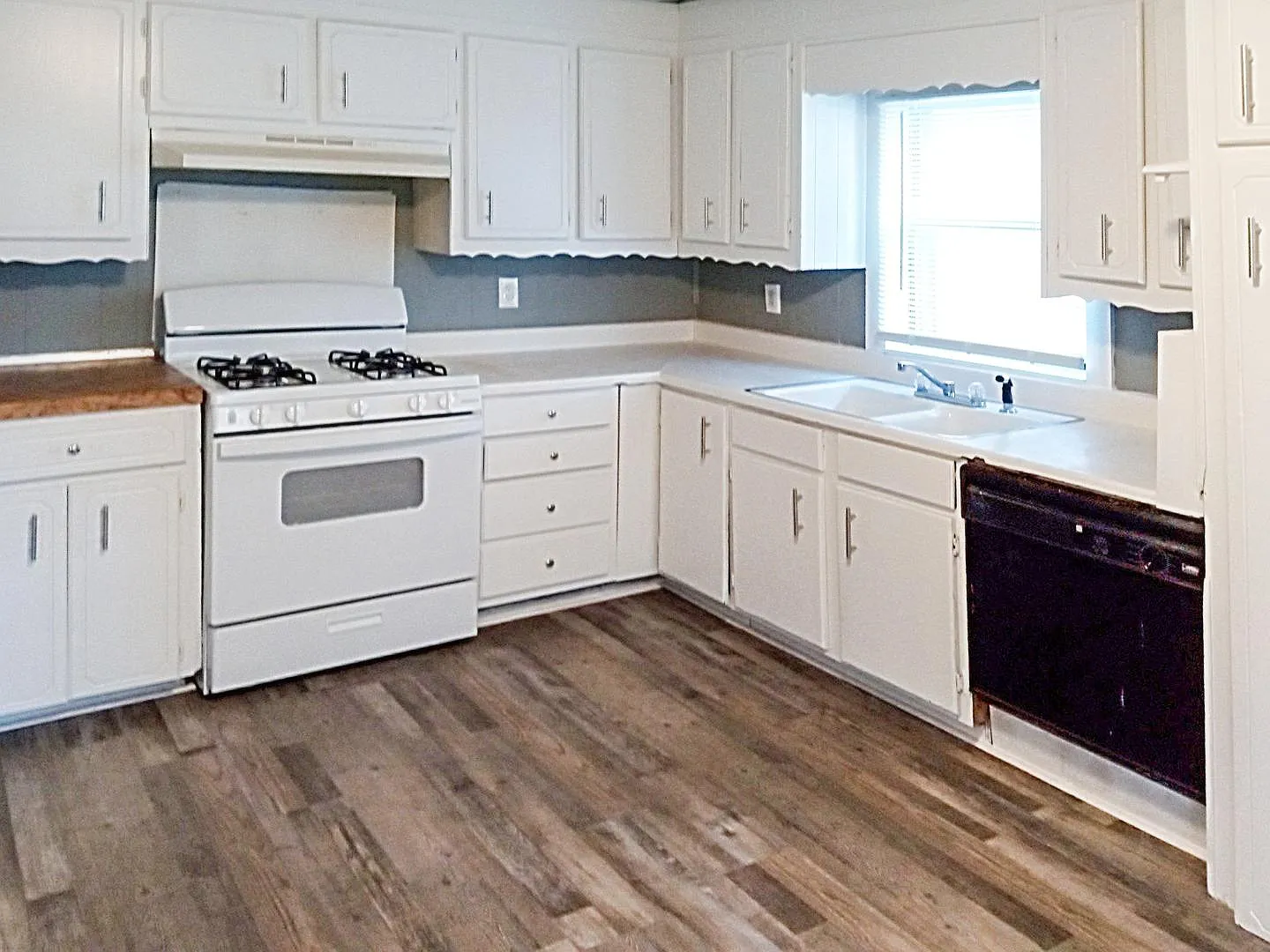 1203 W 5th St — Photo 2
