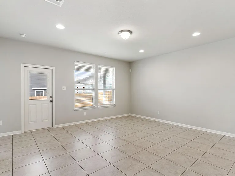 313 McLintock Rd — Photo 9