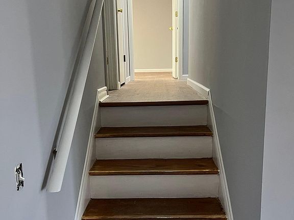 3rd image of 6132 Oakfield Dr E
