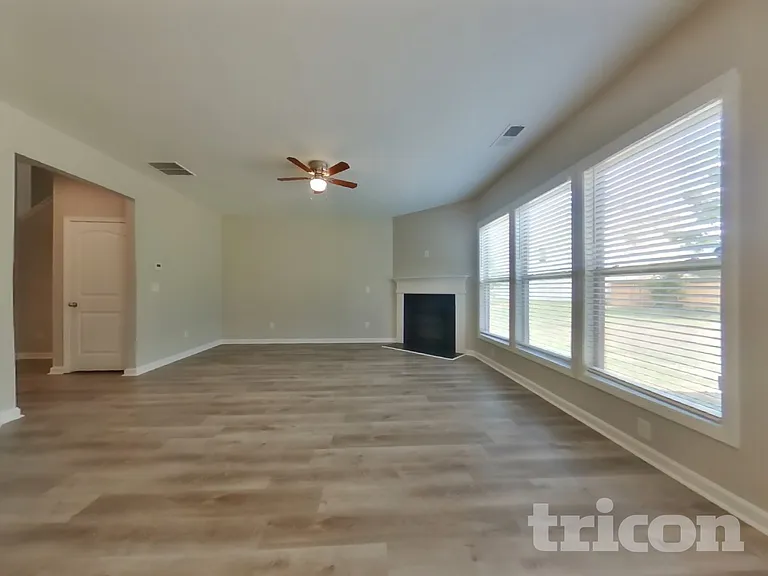 3444 Baylor Cir — Photo 2