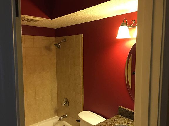 5th image of 209 E 36th St APT 5