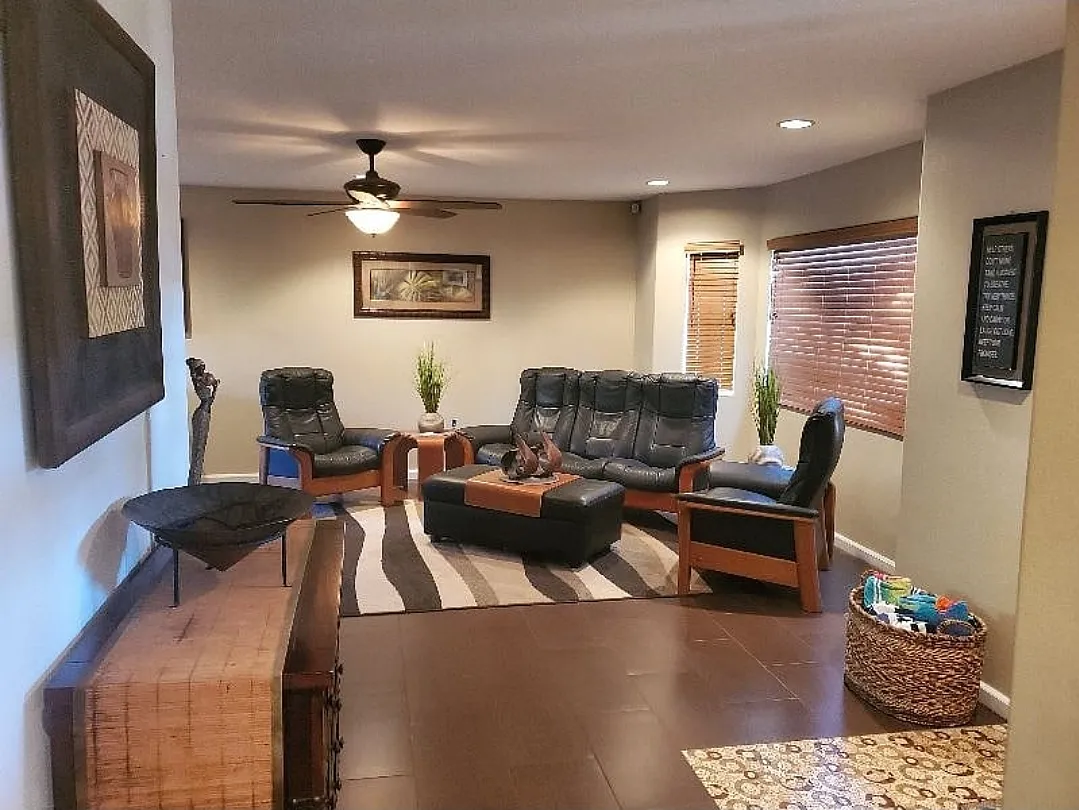 3 bed, 2060 sqft, $4,950 — Photo 4