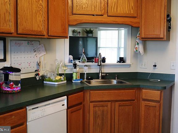 2nd image of 10910 Roessner Ave