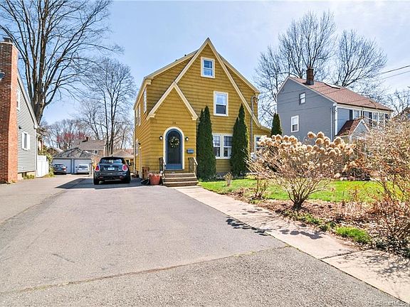 2nd image of 28 Cortland St