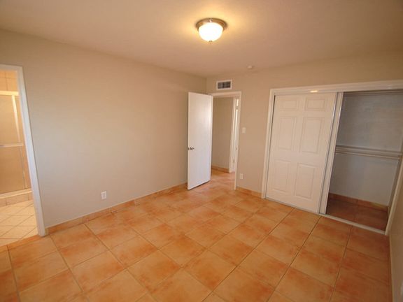 5th image of 4038 W Cavalier Dr