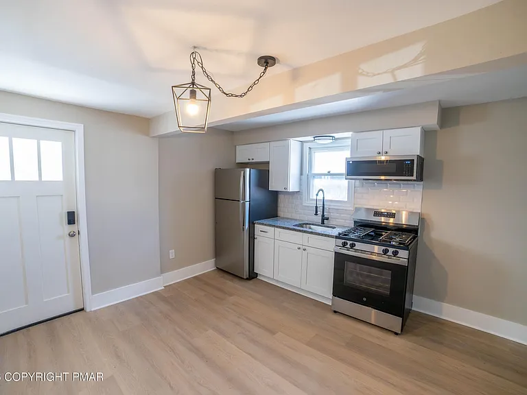 811 Monroe St #1 — Photo 2