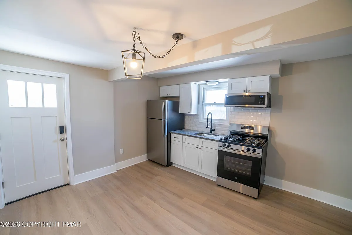 Building Photo - 811 Monroe St #1