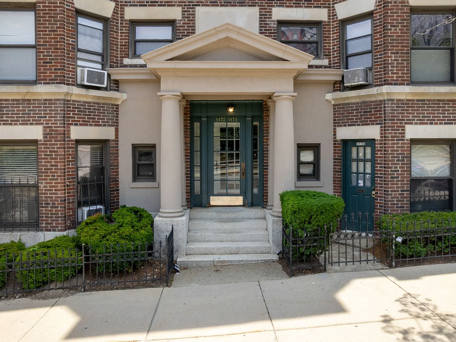 1450 Commonwelath — Photo 1