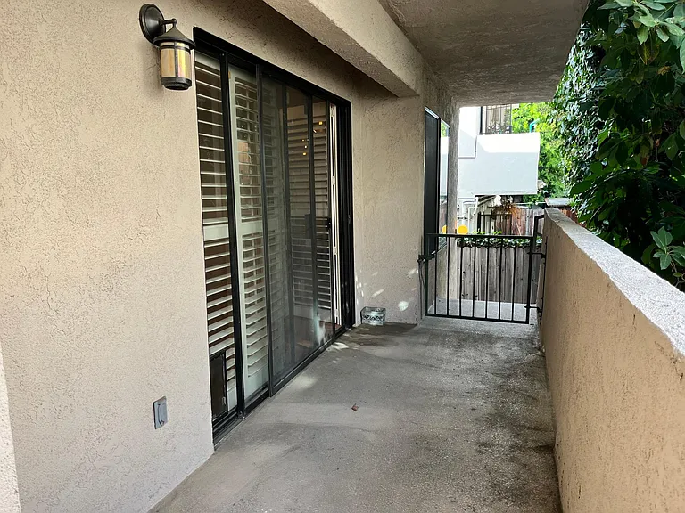 1910 Pelham Ave #4 — Photo 26