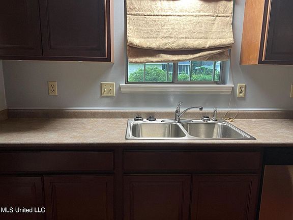 4th image of 2413 Valleywood Dr