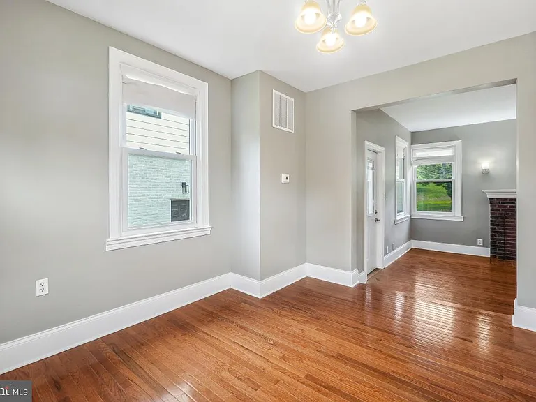 2615 Otis St NE — Photo 10
