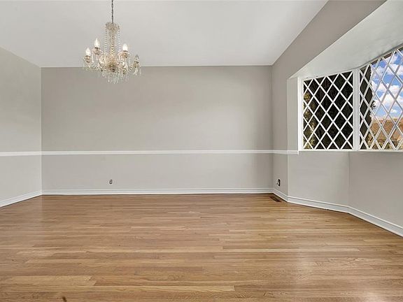 4th image of 22 Cumberland Cir