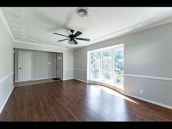 3rd image of 513 E Huitt Ln
