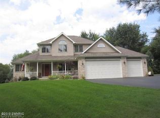 124 Carriage Hill Dr, Battle Creek, MI 49017