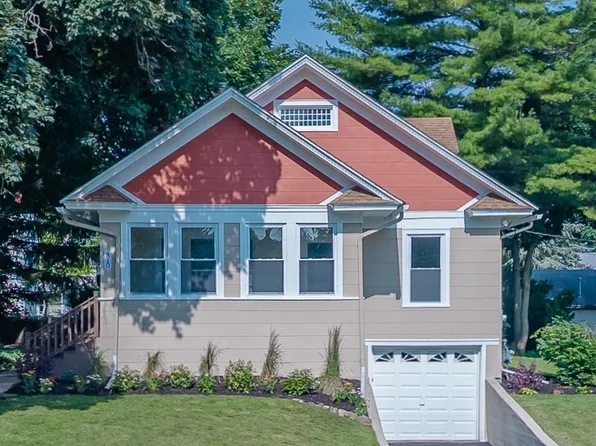 310 S Tryon St, Woodstock, IL 60098