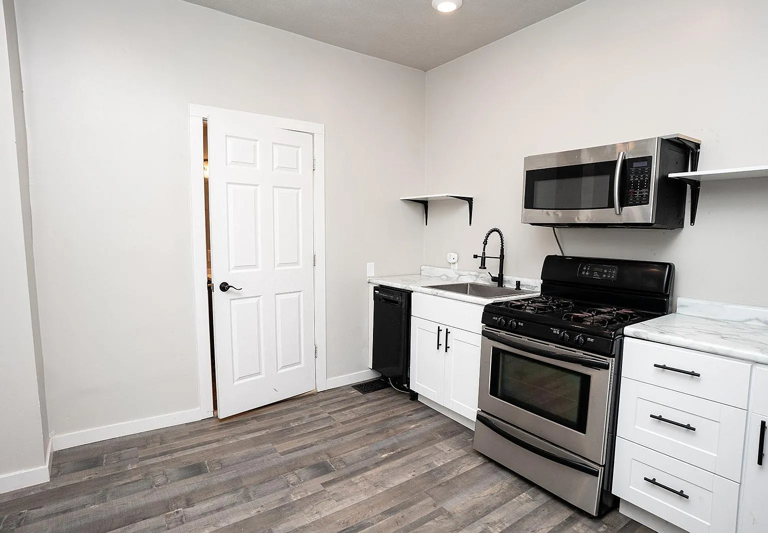 840 S Ironwood Dr - Apt 4 — Photo 1