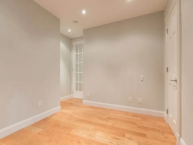854 W 180th St #2H — Photo 6