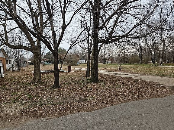 3rd image of 902 N Decatur St