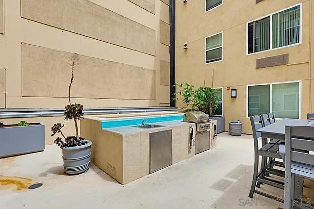 1 bed, 731 sqft, $2,375 — Photo 3