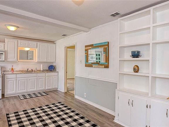 4th image of 1018 Acacia Dr