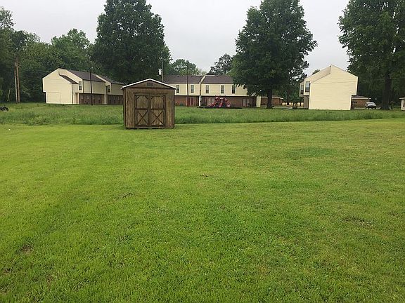 3rd image of 423 Marshall Dr