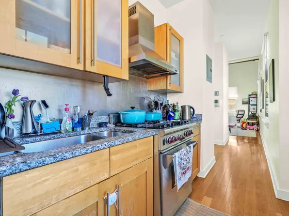 401 Hicks Street image 5 of 26