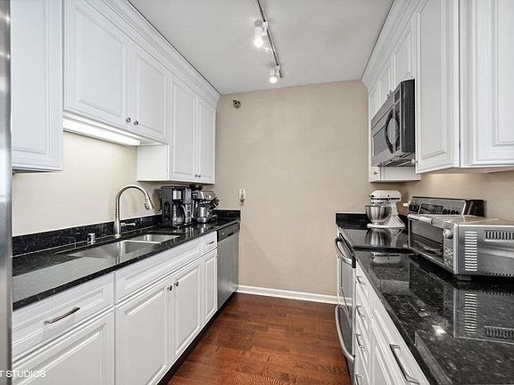 5th image of 345 N Lasalle Ave #4602