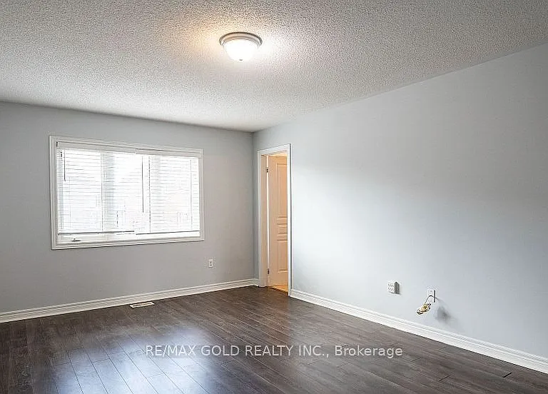 11 Vanderpool Cres #1 — Photo 12