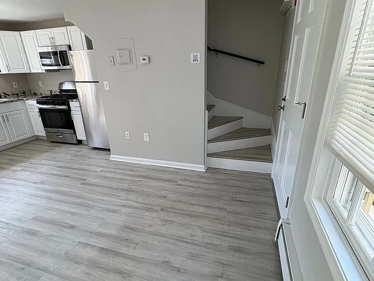 84 Cabot St — Photo 5